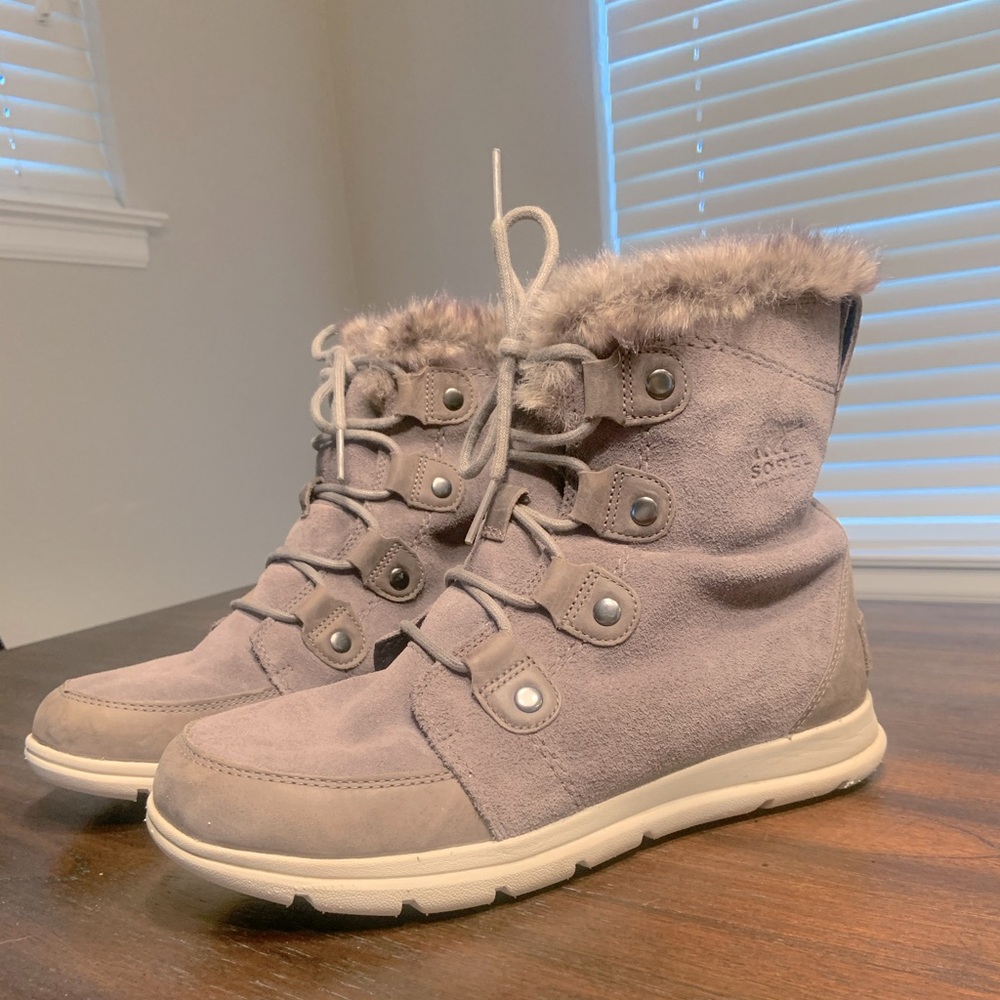 Women’s Sorel Explorer Joan boots - size 10